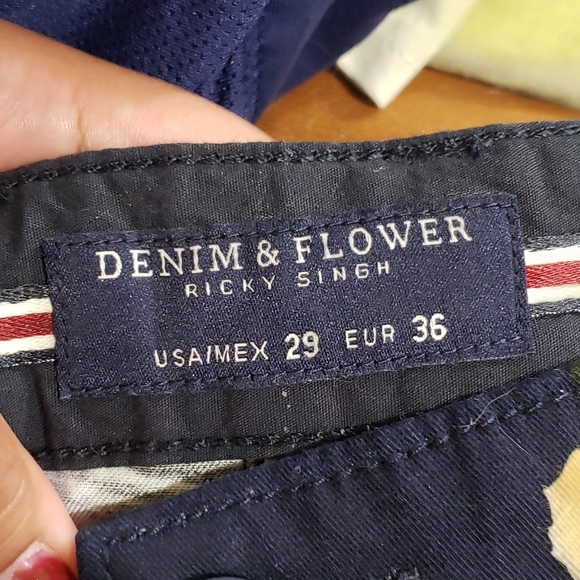 Flower Pattern Shorts - Picture 3 of 3